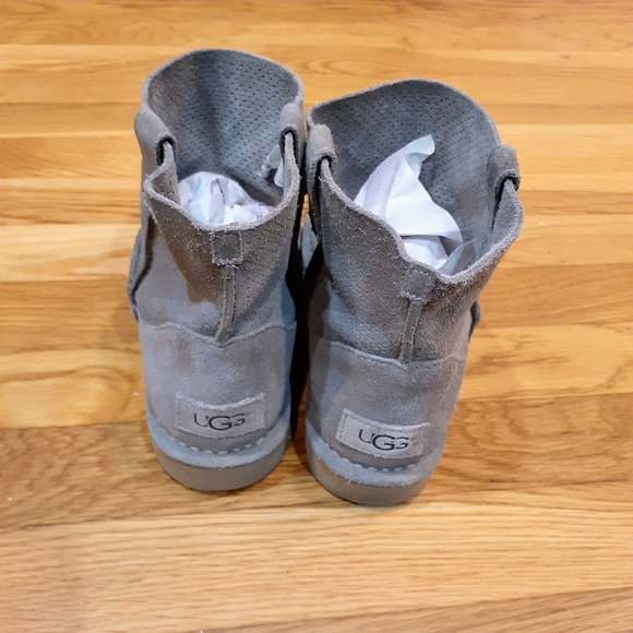 UGG Classic Unlined Mini Perf Boots Size 9 Grey UGG - Picture 3 of 5